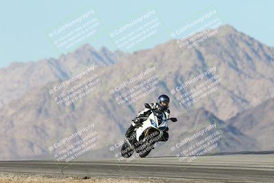 media/Dec-01-2025-Moto Forza (Mon) [[2daa91e15f]]/3-Beginner Group/Session 4 Turn 9/